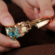 Load image into Gallery viewer, Fashion diamond flower lady