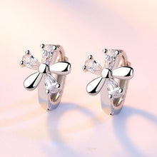 Load image into Gallery viewer, Natural Crystal Small Flower Hoop Earring